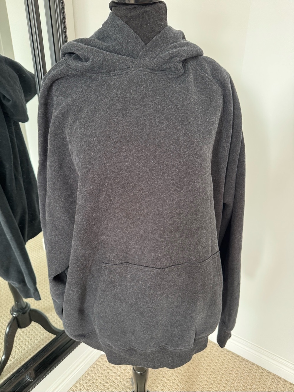 aritzia heather black mega raglan Hooded Sweatshirt nwt xl